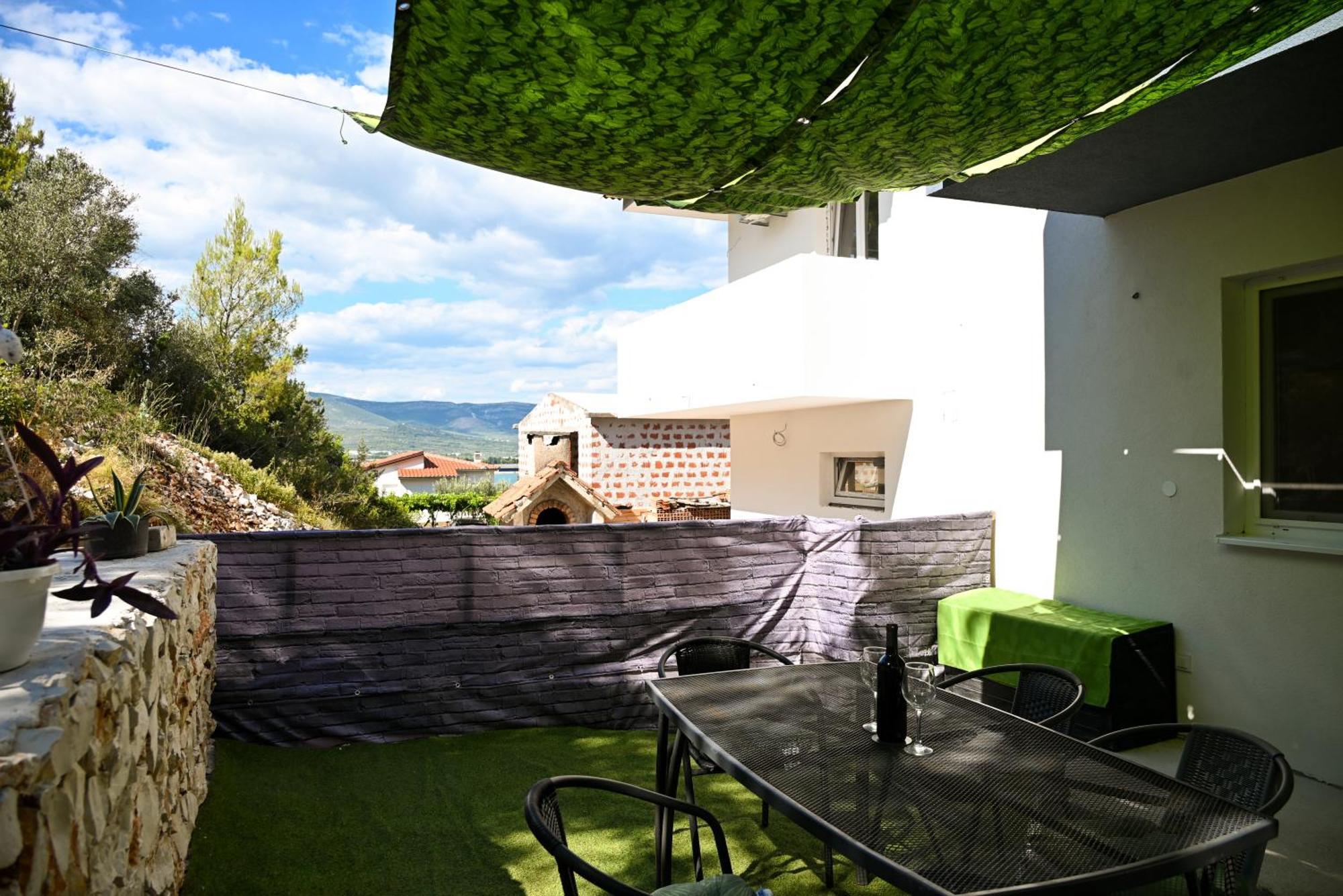 New,Close To The Beach Apartment With Domestic Olive Oil And Wine Trogir Eksteriør bilde