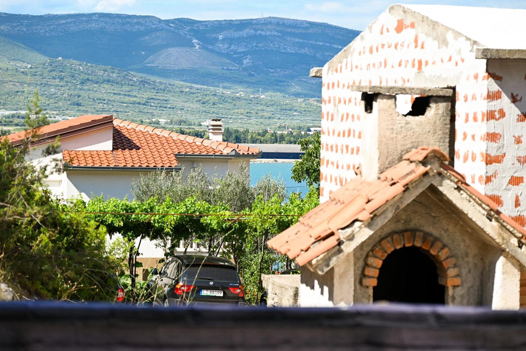 New,Close To The Beach Apartment With Domestic Olive Oil And Wine Trogir Eksteriør bilde